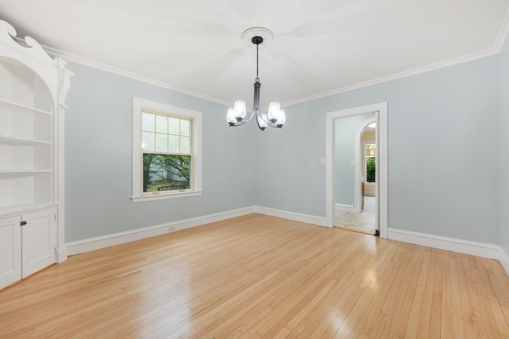 320 Quinobequin Road Newton, MA 02468 - Photo 8 of 37