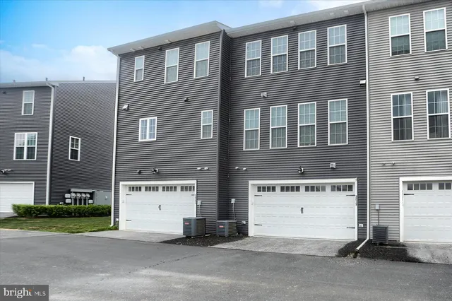 $455,000 | 3219 Wayland Road, Mechanicsburg, PA 17055