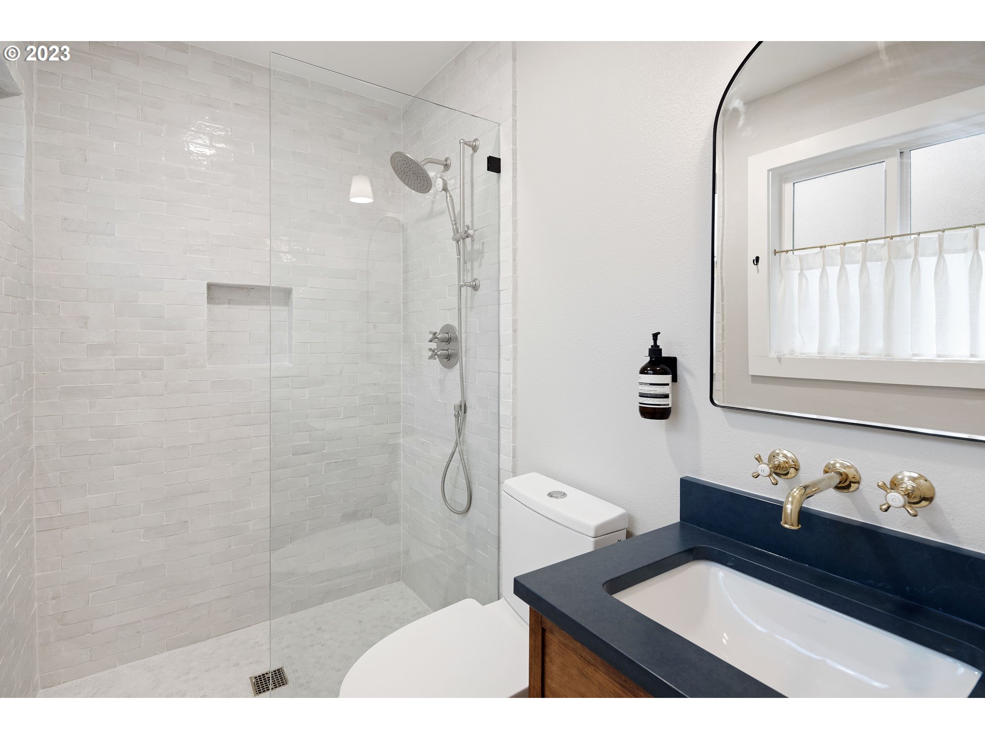 5465 Southwest Childs Road Lake Oswego, OR 97035 - Photo 19 of 36 Gallery Image 19