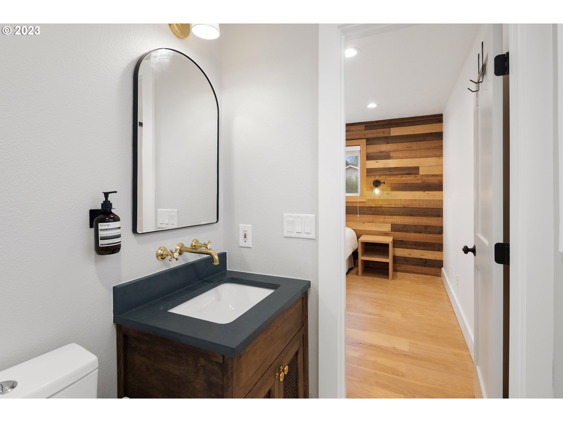 5465 Southwest Childs Road Lake Oswego, OR 97035 - Photo 20 of 36 Gallery Image 20