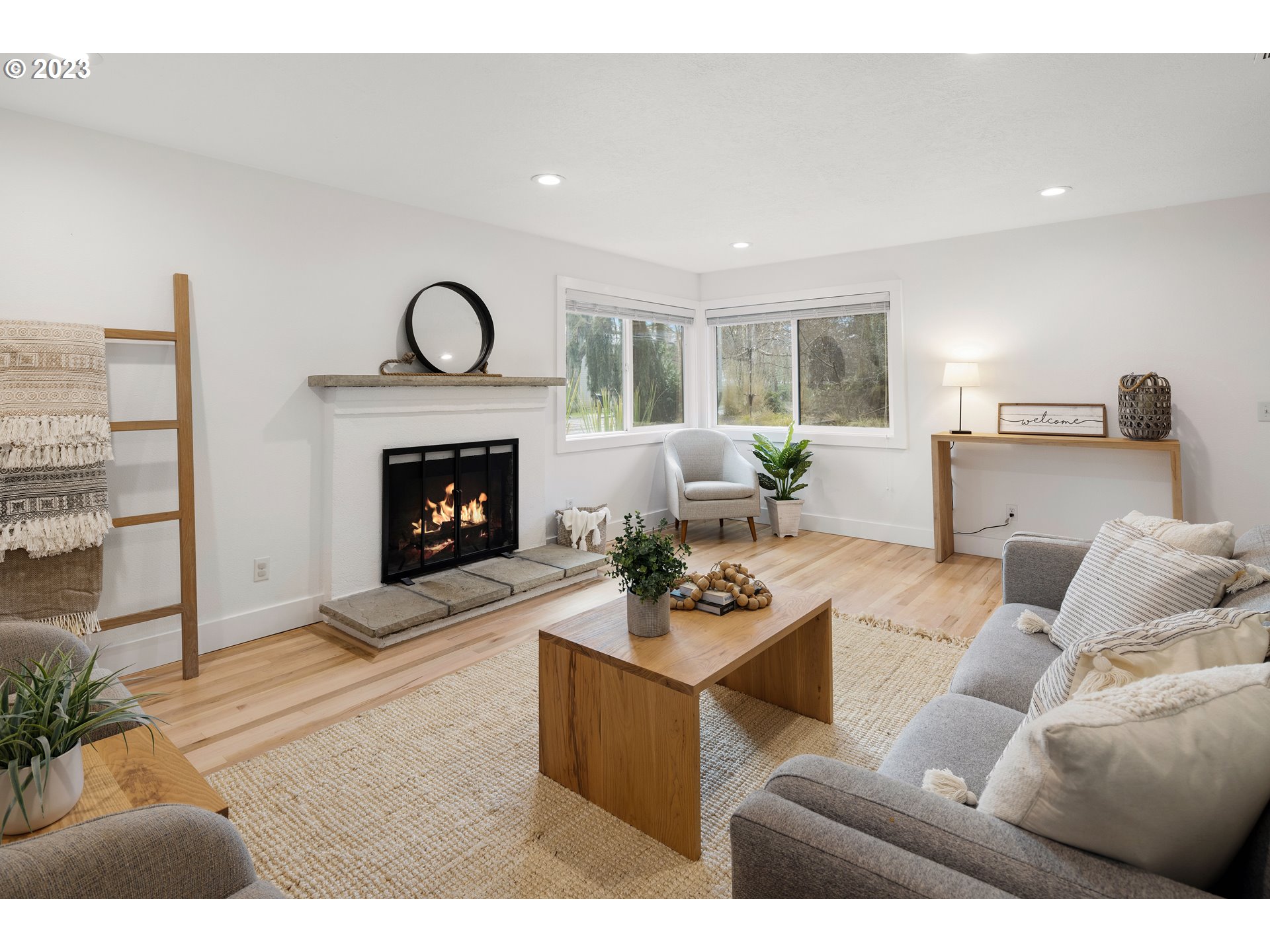 5465 Southwest Childs Road Lake Oswego, OR 97035 - Photo 4 of 36 Gallery Image 4