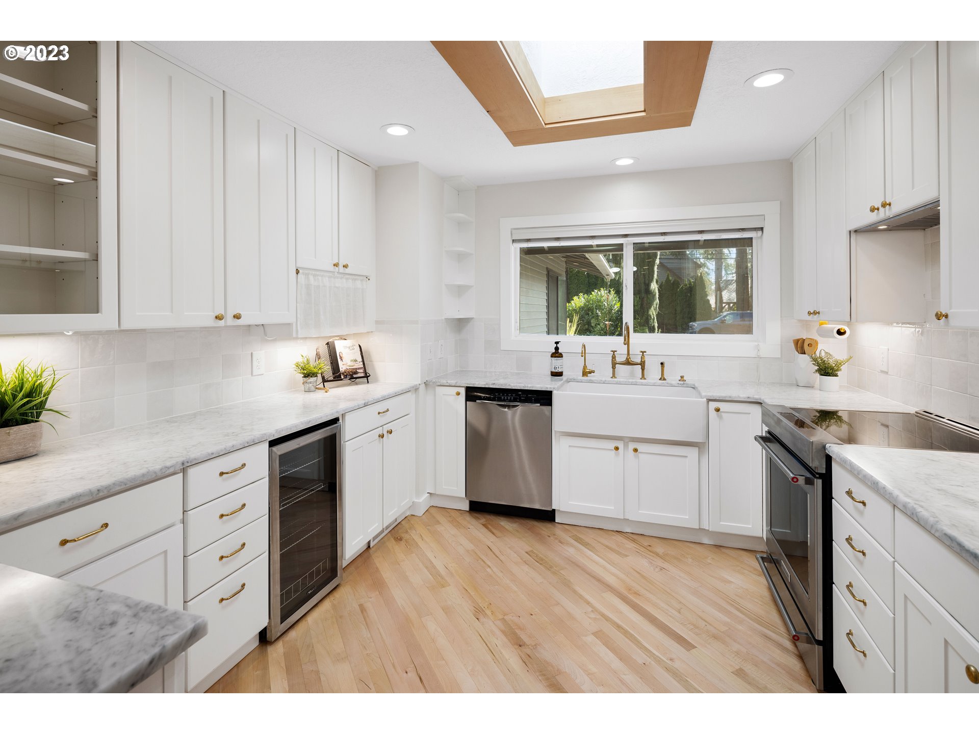 5465 Southwest Childs Road Lake Oswego, OR 97035 - Photo 7 of 36 Gallery Image 7
