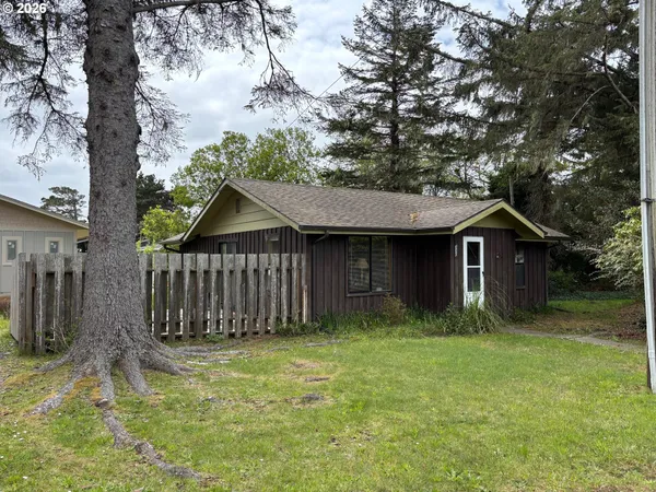 $359,500 | 330 10th Street Southwest, Bandon, OR 97411