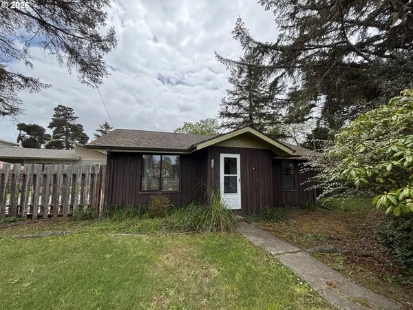 $359,500 | 330 10th Street Southwest, Bandon, OR 97411
