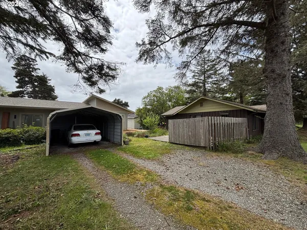 $359,500 | 330 10th Street Southwest, Bandon, OR 97411