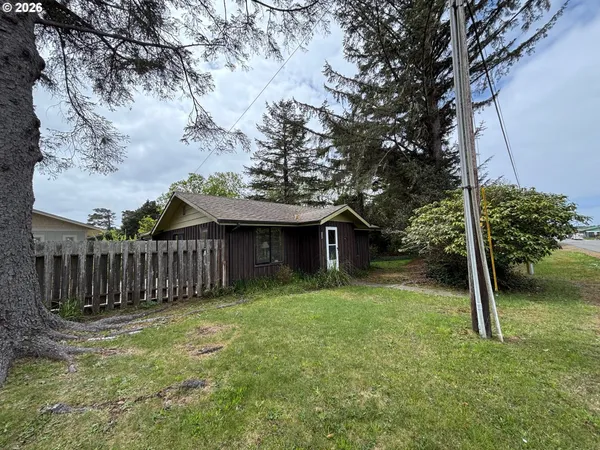 $359,500 | 330 10th Street Southwest, Bandon, OR 97411