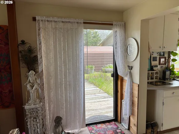 $359,500 | 330 10th Street Southwest, Bandon, OR 97411