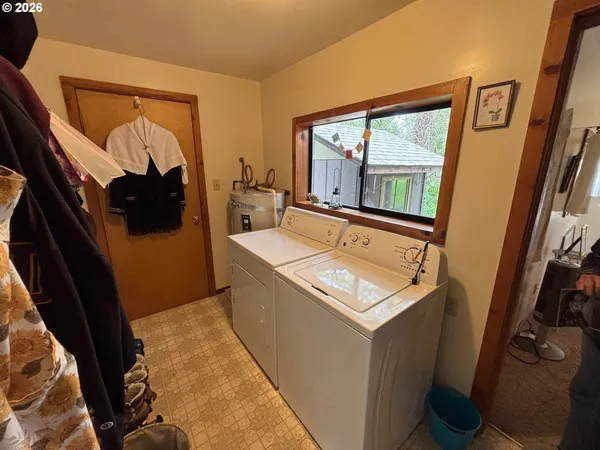 $359,500 | 330 10th Street Southwest, Bandon, OR 97411