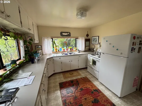 $359,500 | 330 10th Street Southwest, Bandon, OR 97411