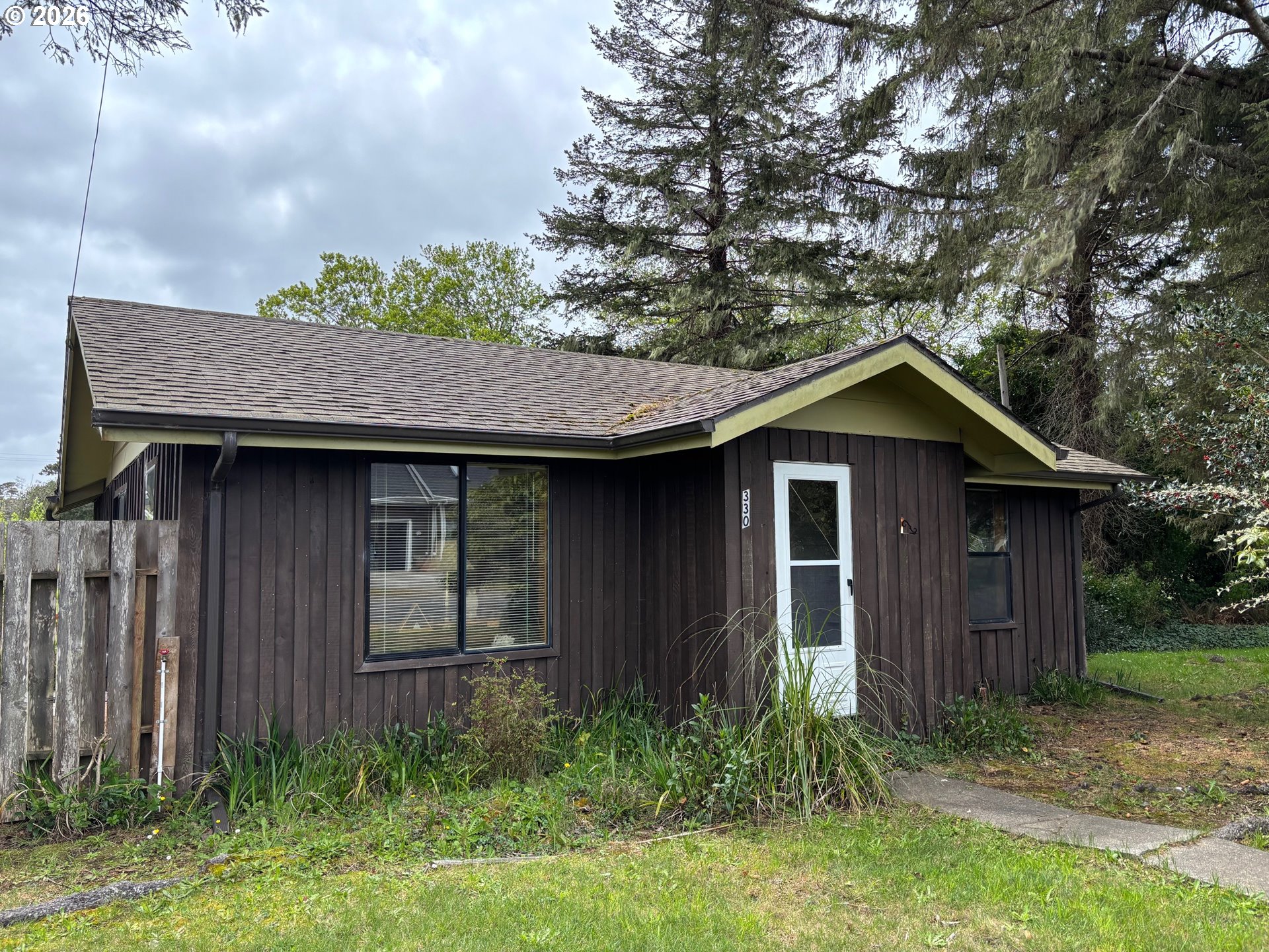 330 10th Street Southwest Bandon, OR 97411 - Photo 3 of 44
