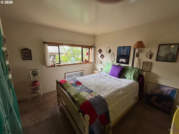 $359,500 | 330 10th Street Southwest, Bandon, OR 97411