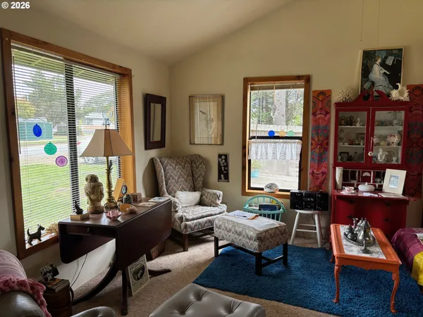 $359,500 | 330 10th Street Southwest, Bandon, OR 97411