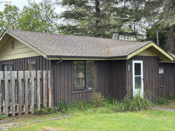 $359,500 | 330 10th Street Southwest, Bandon, OR 97411