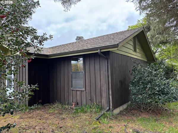 $359,500 | 330 10th Street Southwest, Bandon, OR 97411