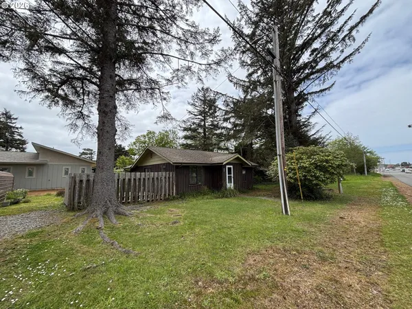 $359,500 | 330 10th Street Southwest, Bandon, OR 97411