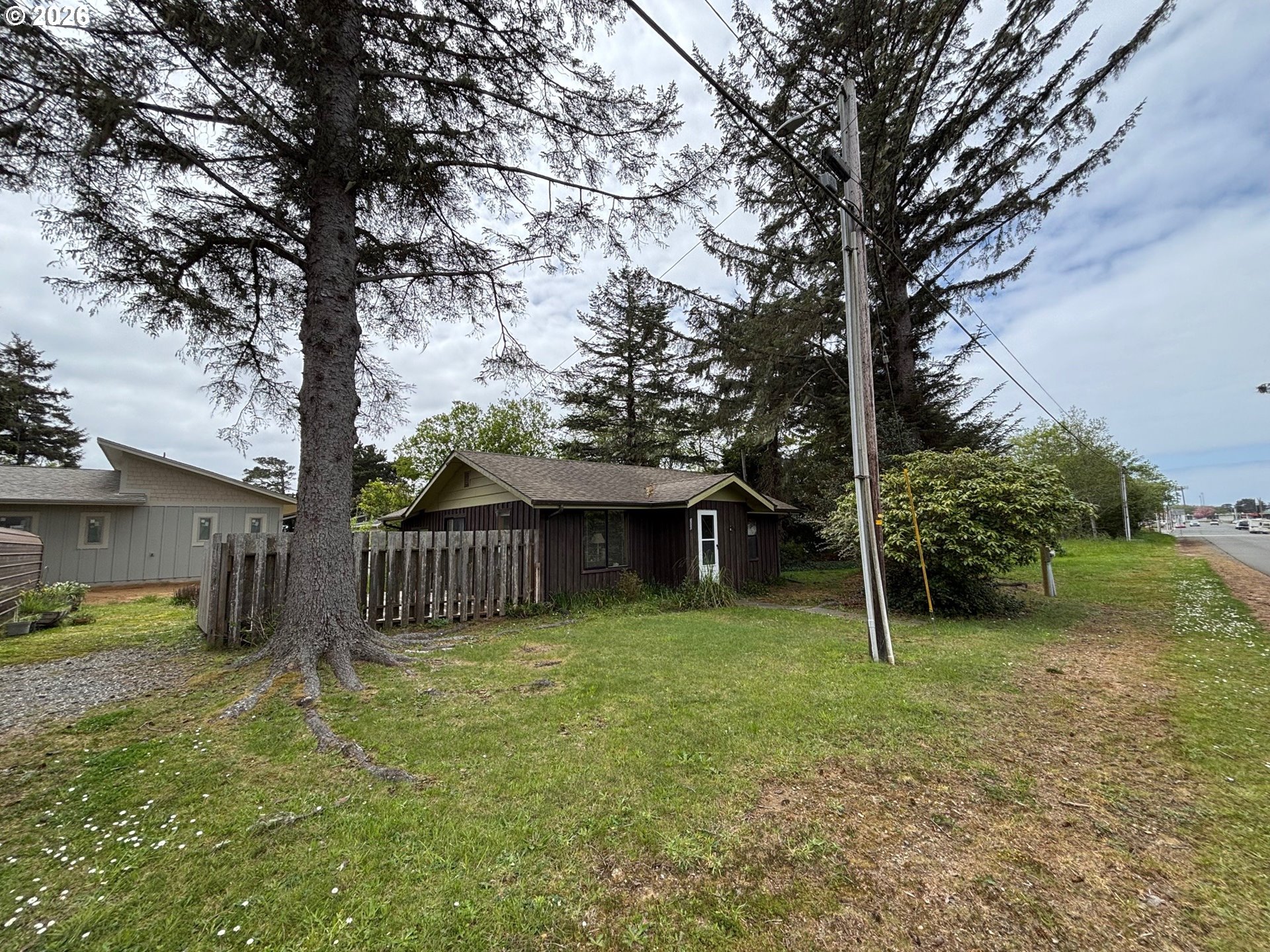 330 10th Street Southwest Bandon, OR 97411 - Photo 8 of 44