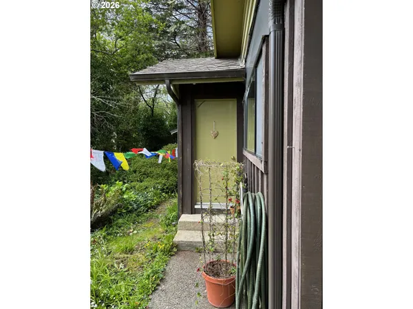 $359,500 | 330 10th Street Southwest, Bandon, OR 97411