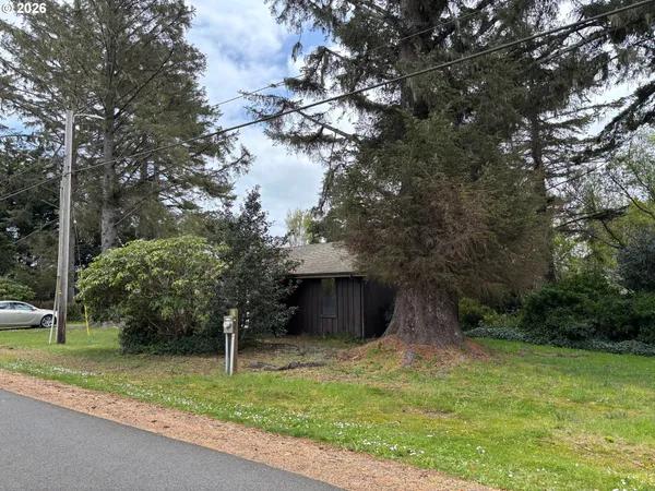 $359,500 | 330 10th Street Southwest, Bandon, OR 97411