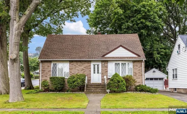 $4,000 | 700 9th Street, Carlstadt, NJ 07072