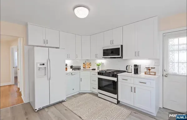 $4,000 | 700 9th Street, Carlstadt, NJ 07072