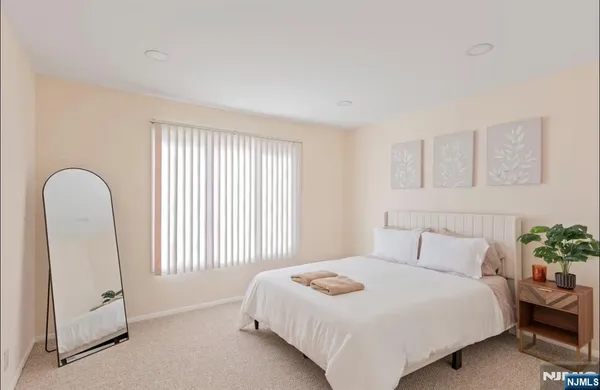 $4,000 | 700 9th Street, Carlstadt, NJ 07072