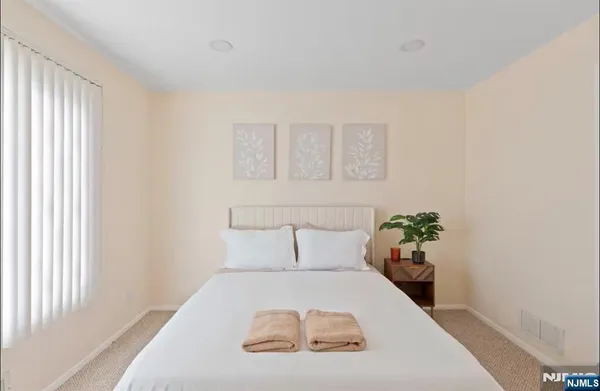 $4,000 | 700 9th Street, Carlstadt, NJ 07072