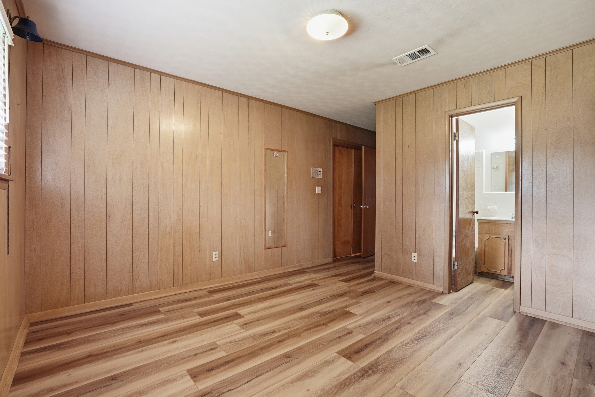 10240 Post Oak Drive Conroe, TX 77385 - Photo 23 of 46 a view of entryway with wooden floor