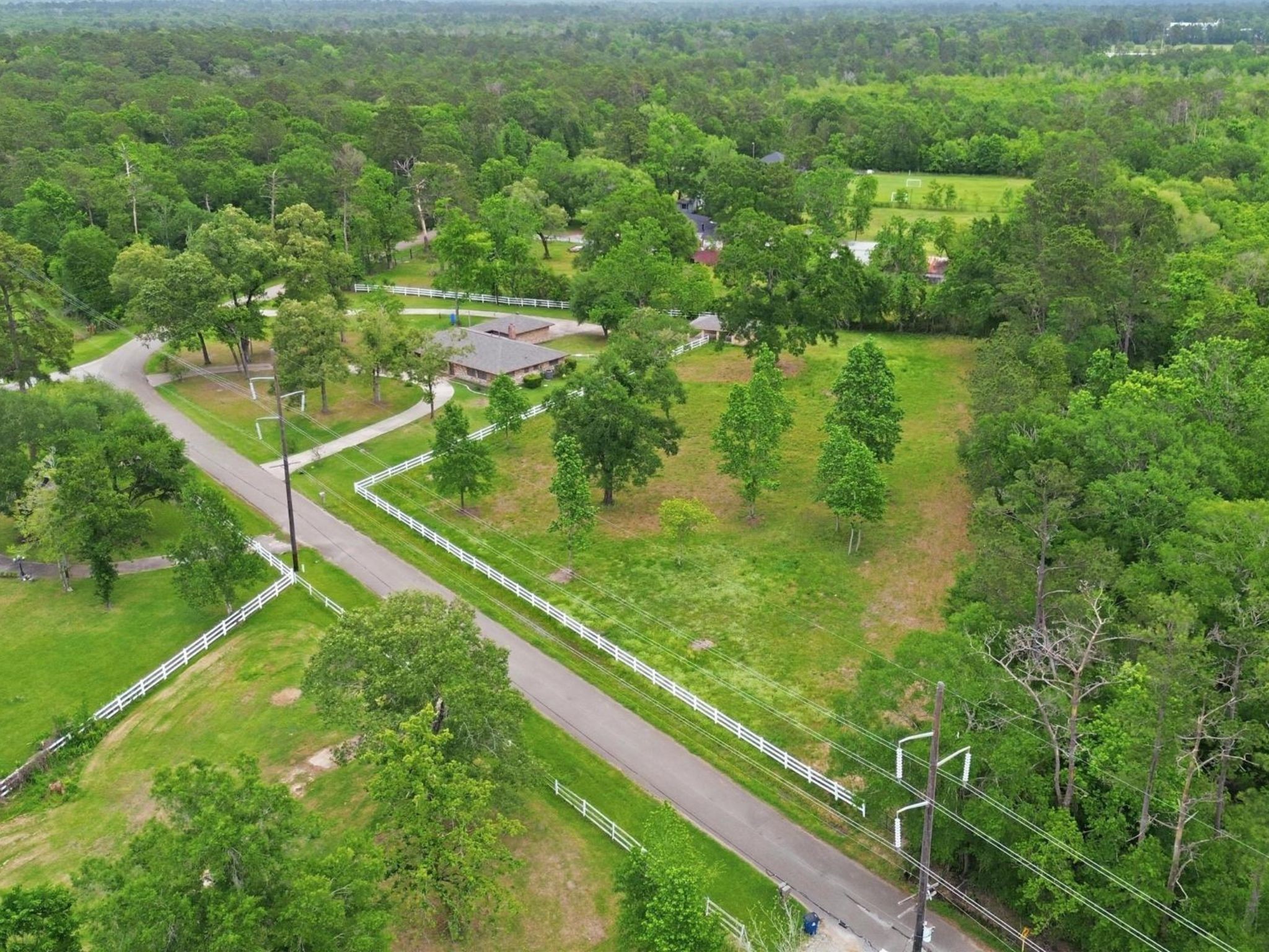 10240 Post Oak Drive Conroe, TX 77385 - Photo 43 of 46 a view of a garden from a balcony