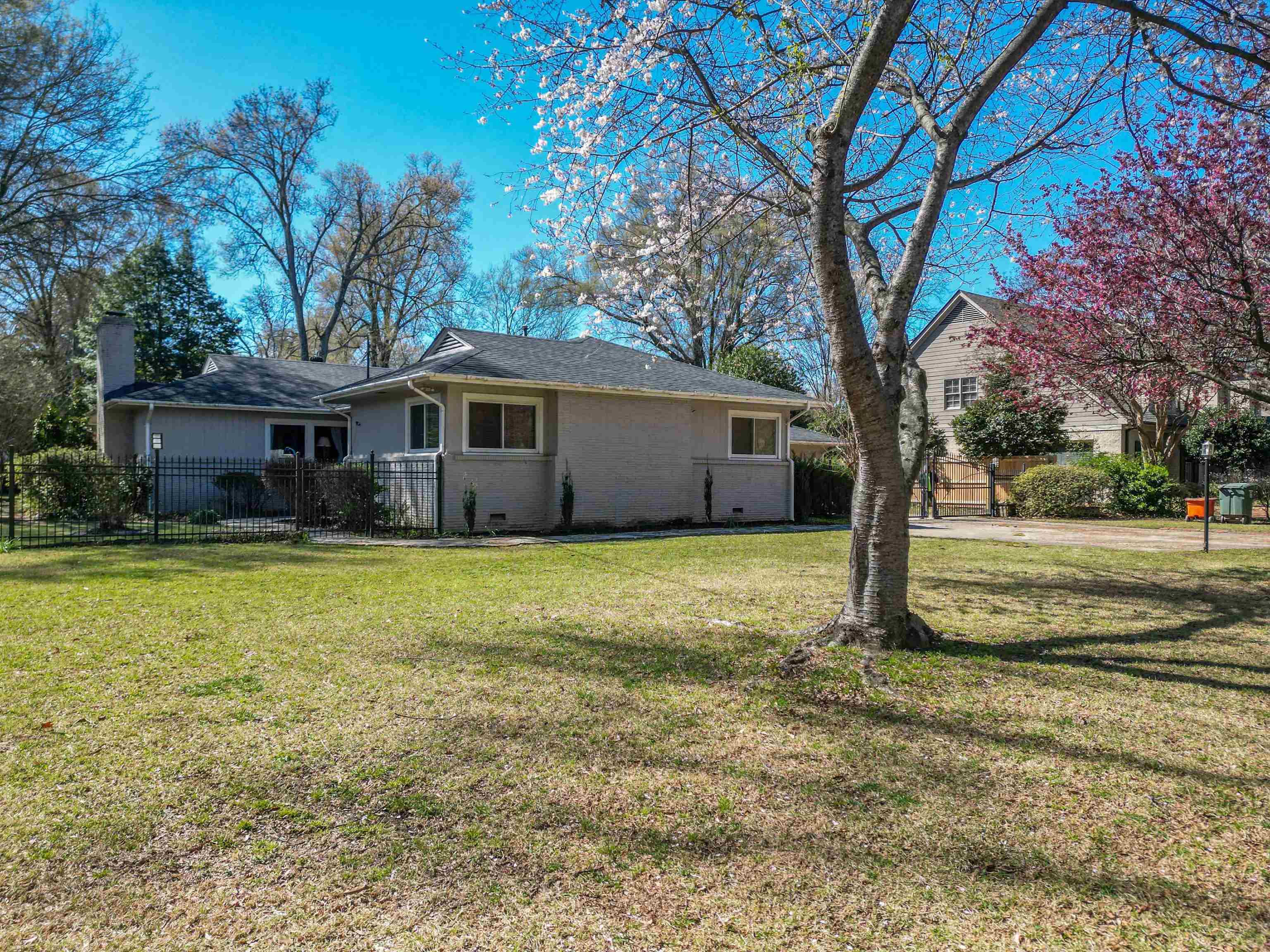 5099 Walnut Grove Road Memphis, TN 38117 - Photo 5 of 24 Front view of house with brick siding