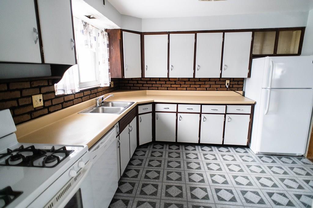 1110 Chestnut Street Indiana, PA 15701 - Photo 4 of 9 Kitchen