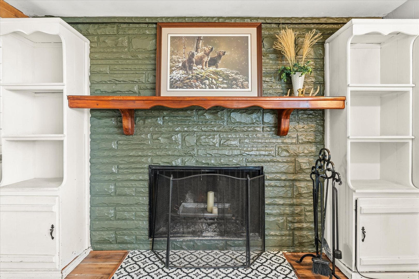 1311 East 4140 North Road Rankin, IL 60960 - Photo 20 of 54 a door with a fireplace