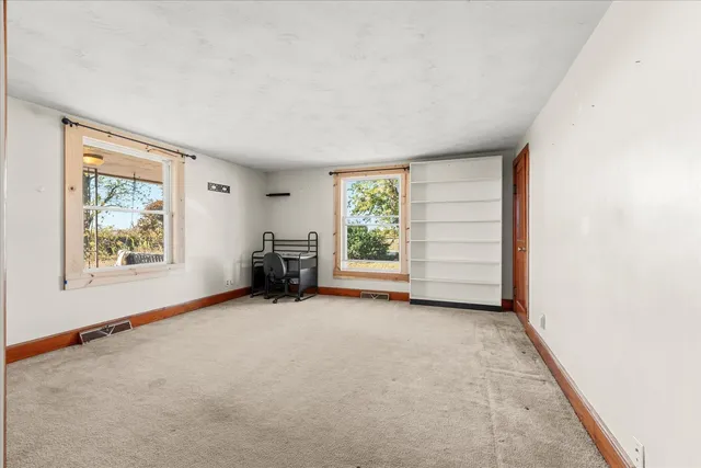 a view of a livingroom with a workspace