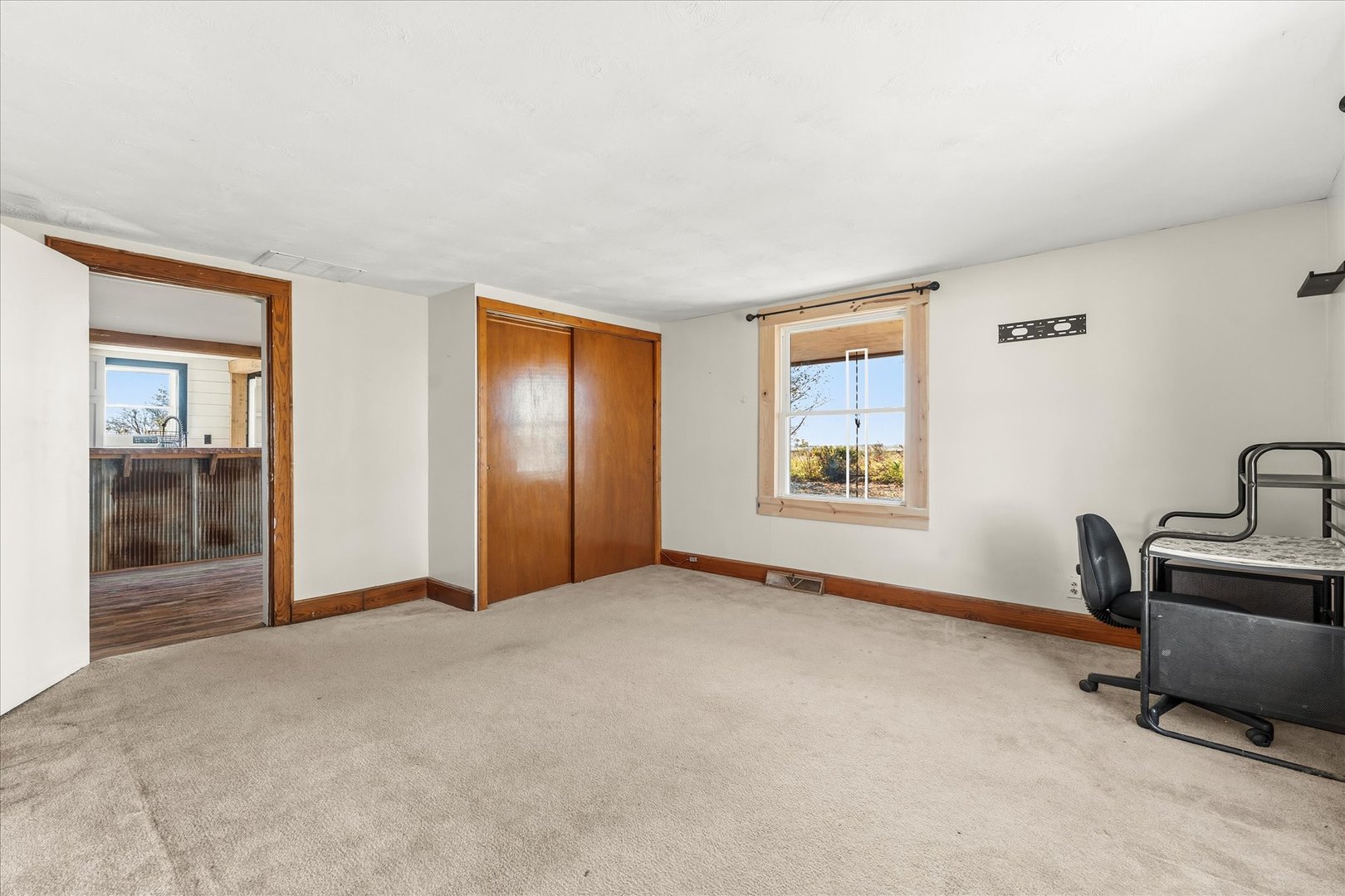 1311 East 4140 North Road Rankin, IL 60960 - Photo 33 of 54 a view of a livingroom with a workspace