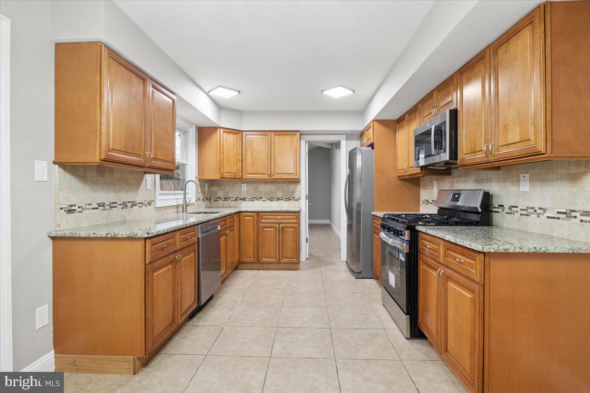 38 Gramercy Lane Willingboro, NJ 08046 - Photo 10 of 23 Modern kitchen with warm wood tones.
