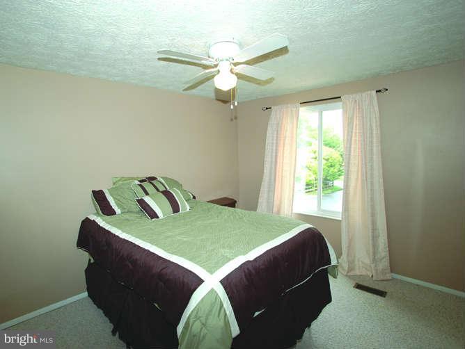4528 Cub Run Road Chantilly, VA 20151 - Photo 5 of 12 Bedroom