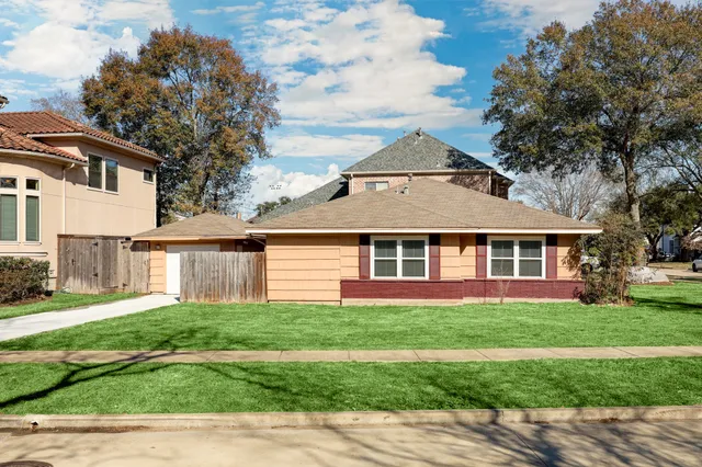 $2,300 | 501 Wilmington Drive, Bellaire, TX 77401