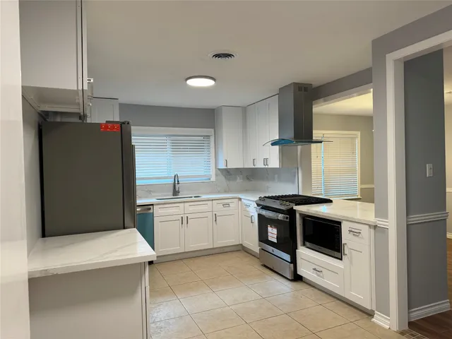 $2,300 | 501 Wilmington Drive, Bellaire, TX 77401