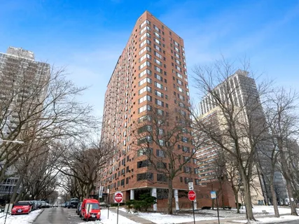 $2,850 | 3100 North Lake Shore Drive, Unit 1402, Chicago, IL 60657