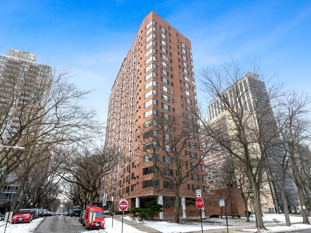$2,850 | 3100 North Lake Shore Drive, Unit 1402, Chicago, IL 60657