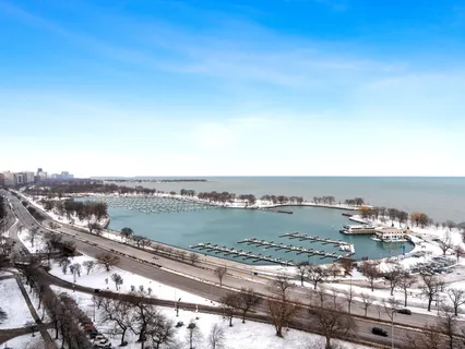 $2,850 | 3100 North Lake Shore Drive, Unit 1402, Chicago, IL 60657