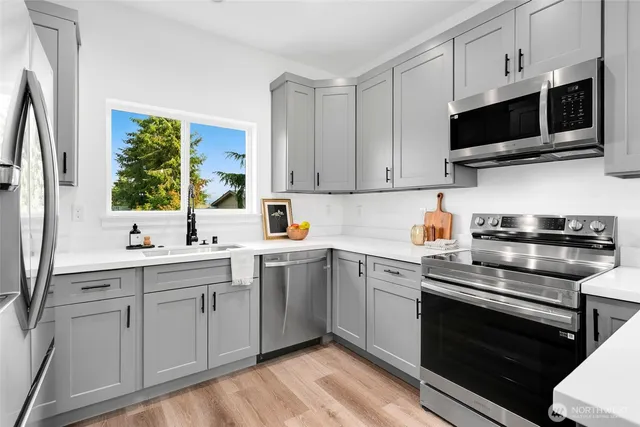 $649,950 | 12107 East Gibson Road, Everett, WA 98204