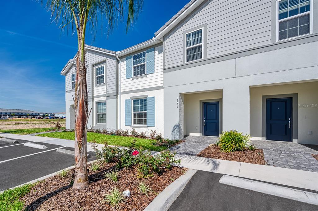 7561 Oak Spring Lane Davenport, FL 33837 - Photo 3 of 57