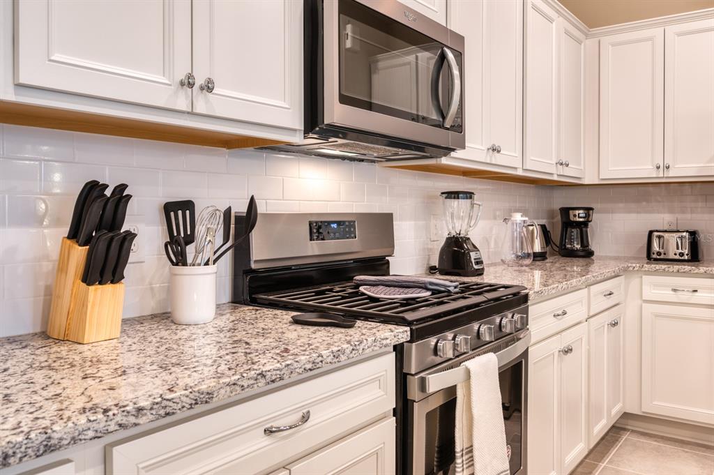 7561 Oak Spring Lane Davenport, FL 33837 - Photo 9 of 57