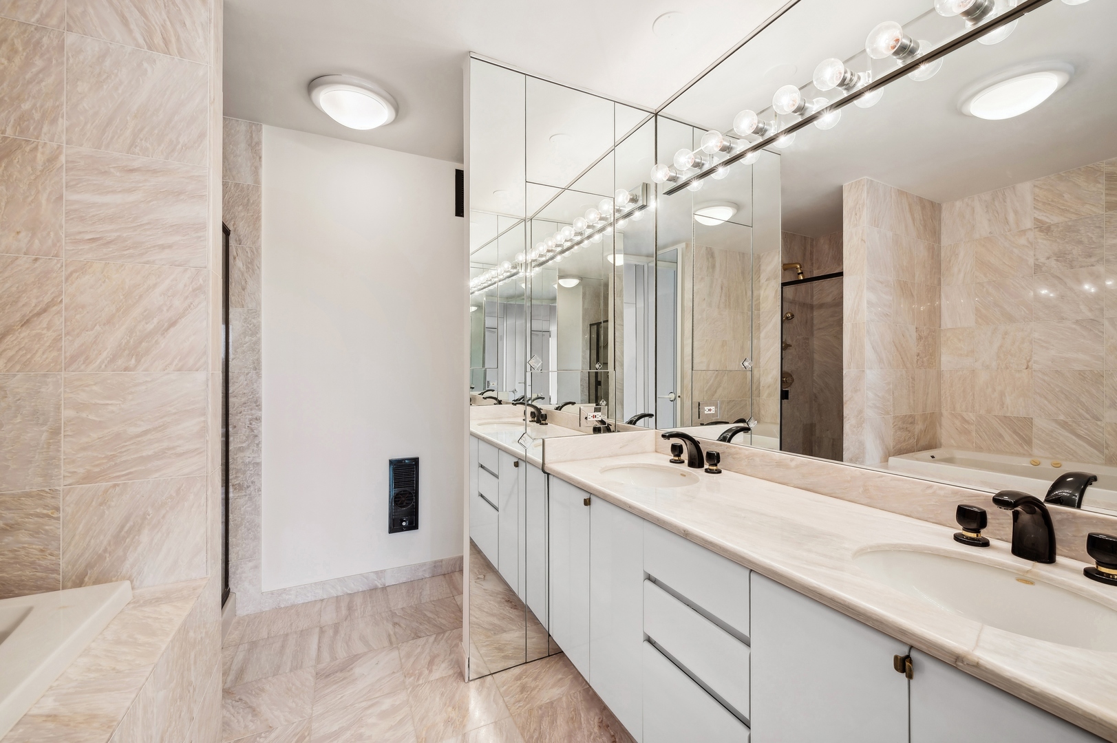1500 Sheridan Road, Unit 5F Wilmette, IL 60091 - Photo 22 of 32 Gallery Image 22