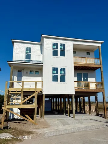 $1,294,900 | 107 South Boca Bay Lane, Surf City, NC 28445