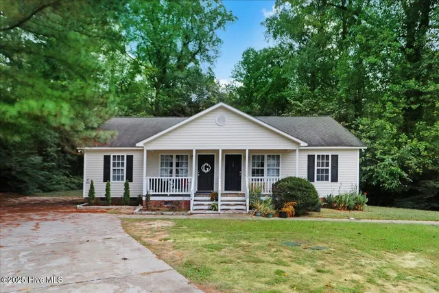 $300,000 | 155 Creekside Drive, Four Oaks, NC 27524