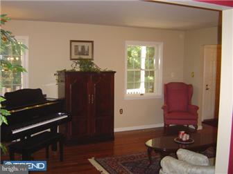 2605 Hill Road Reading, PA 19606 - Photo 3 of 12 Living Room