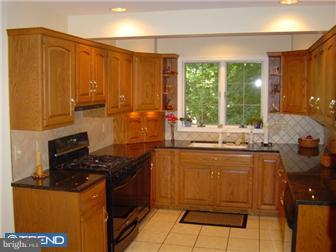2605 Hill Road Reading, PA 19606 - Photo 6 of 12 Kitchen