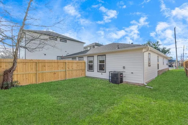 $472,500 | 3735 Mainer Street, Houston, TX 77021