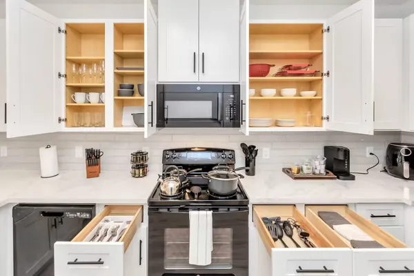 $472,500 | 3735 Mainer Street, Houston, TX 77021